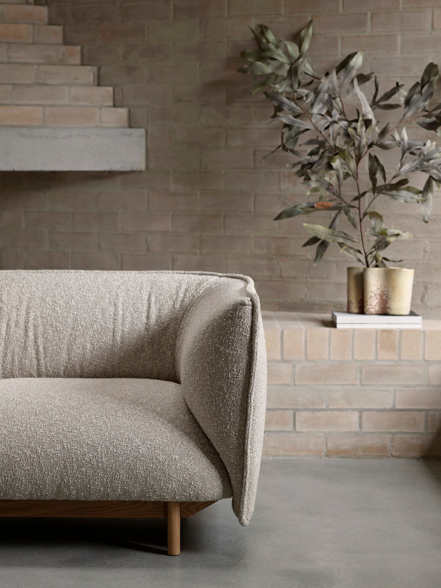 Mast furniture beam sofa in neutral tones