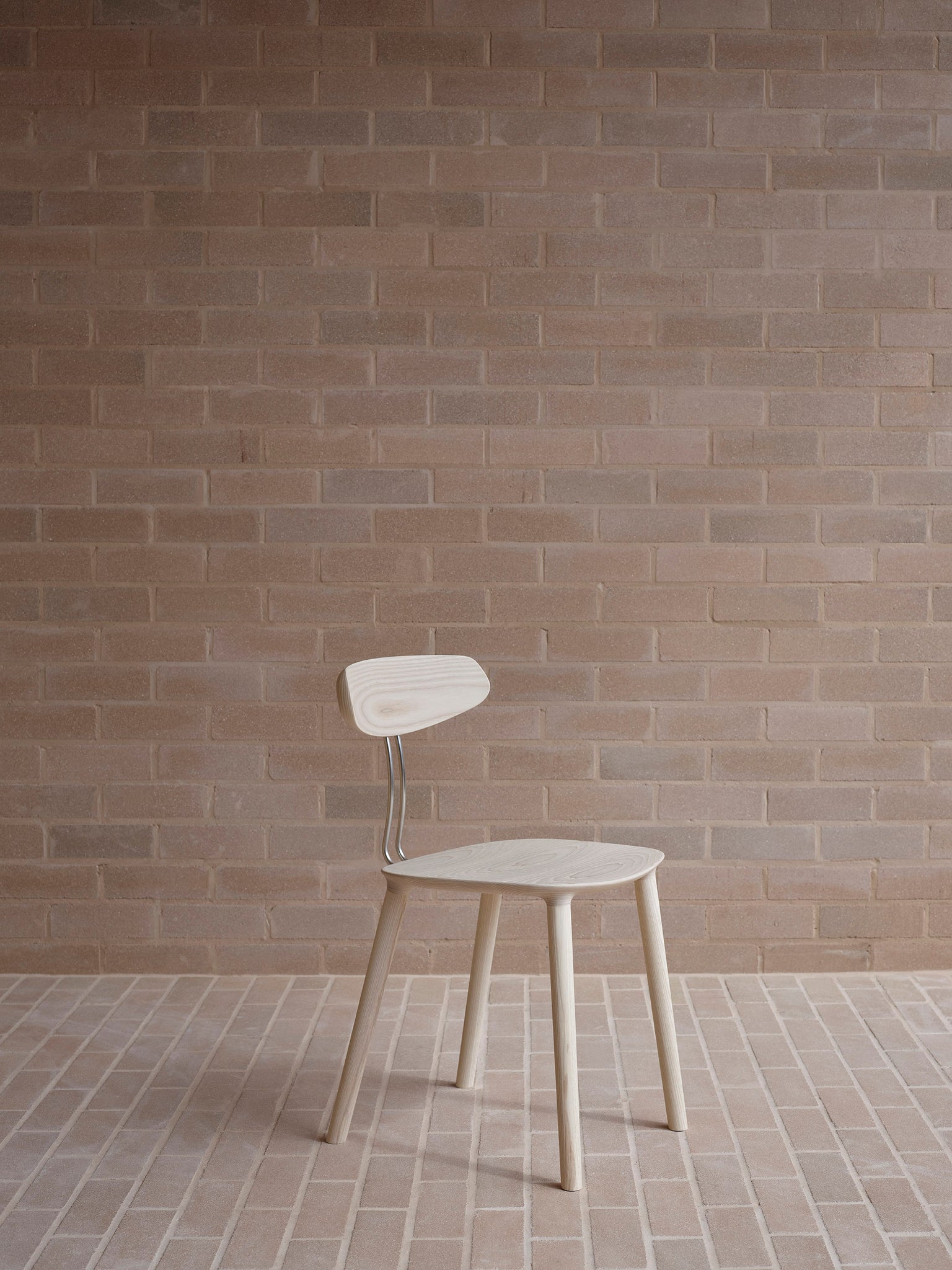 Mast Furniture Stem chair in White ash on an angle