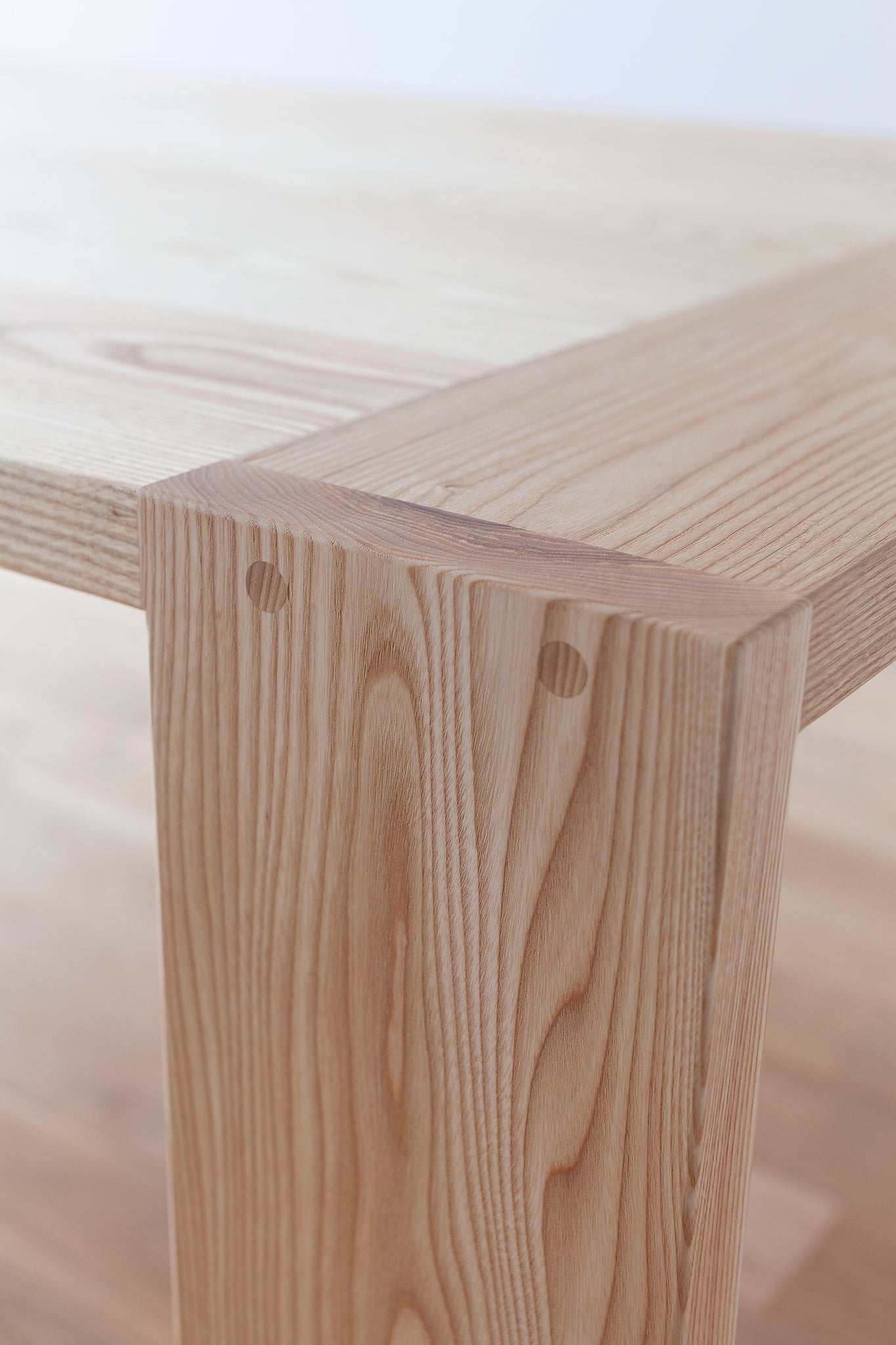 Sealand table in white ash leg detail